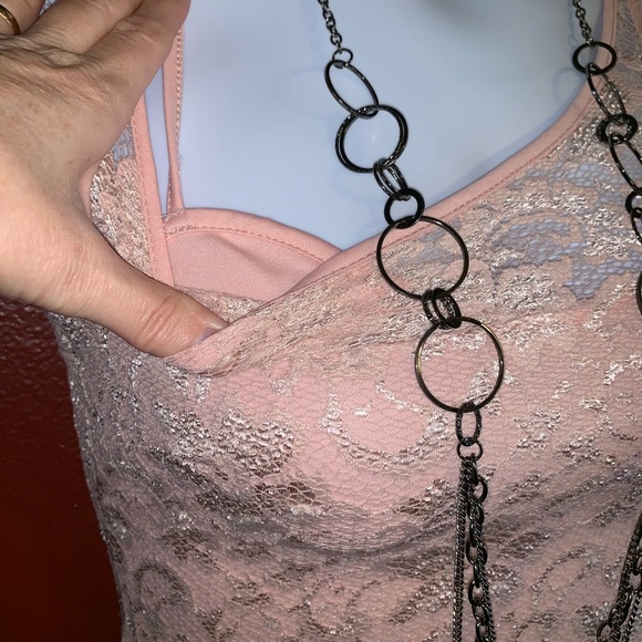 Lace Dress 👗 Peach/ Cream color LIKE NEW!! - Picture 5 of 8